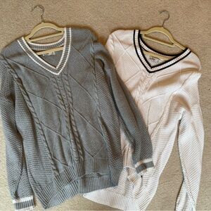 Hollister Gray and White V-Neck Sweaters Soft Knit Set Size M